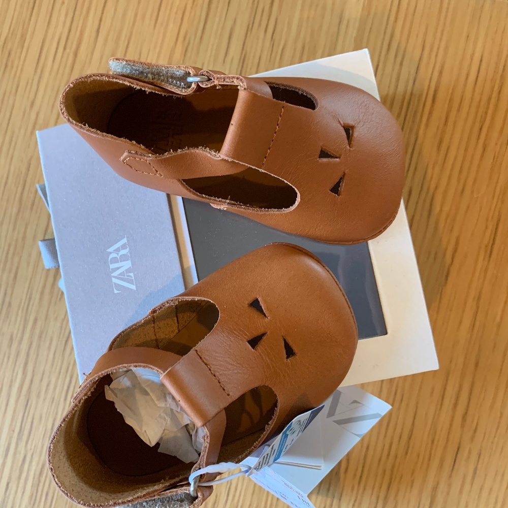 Zara Leather Die-Cut Shoes NWT Size 3 (4.3 in)